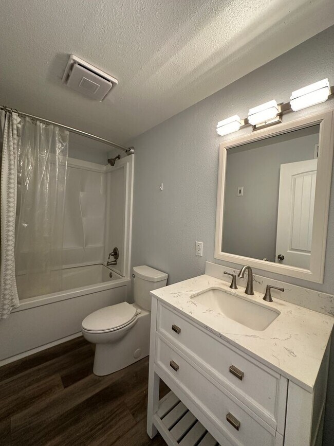 Building Photo - 2414 W. Bruneau Ave. 4 Bedroom, 2 bath!