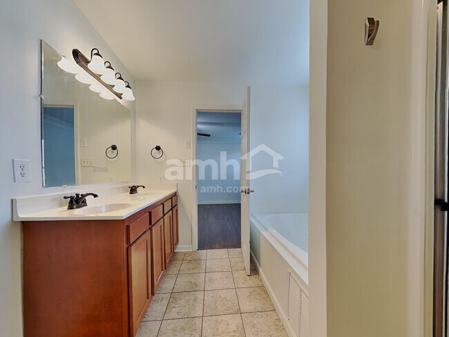 Building Photo - 3342 Hunt Crest Rd