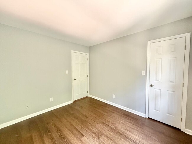 Building Photo - Recently Remodeled 3BD, 2.5BA Raleigh Town...