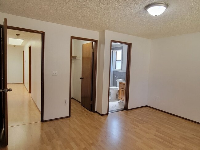 Building Photo - ? Spacious 3-Bedroom Rambler with Vaulted ...
