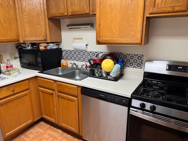 Building Photo - 1461 E Winslowe Dr