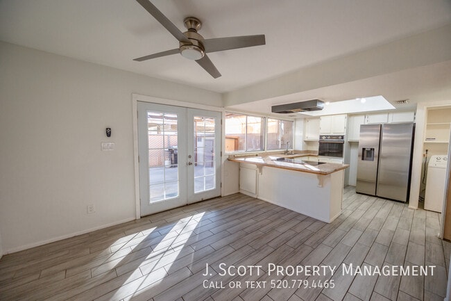 Building Photo - 1618 E Dunbar Dr