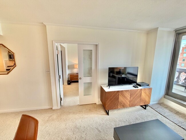 Building Photo - Penn Ave Prominent Neoclassical 1 Bed Condo, w/Balcony, Pool, Gym. - Furnished Option, Parking Op...