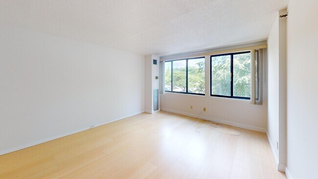 Building Photo - 1731 Beacon St