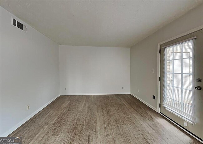 Building Photo - 8577 Parkside Dr