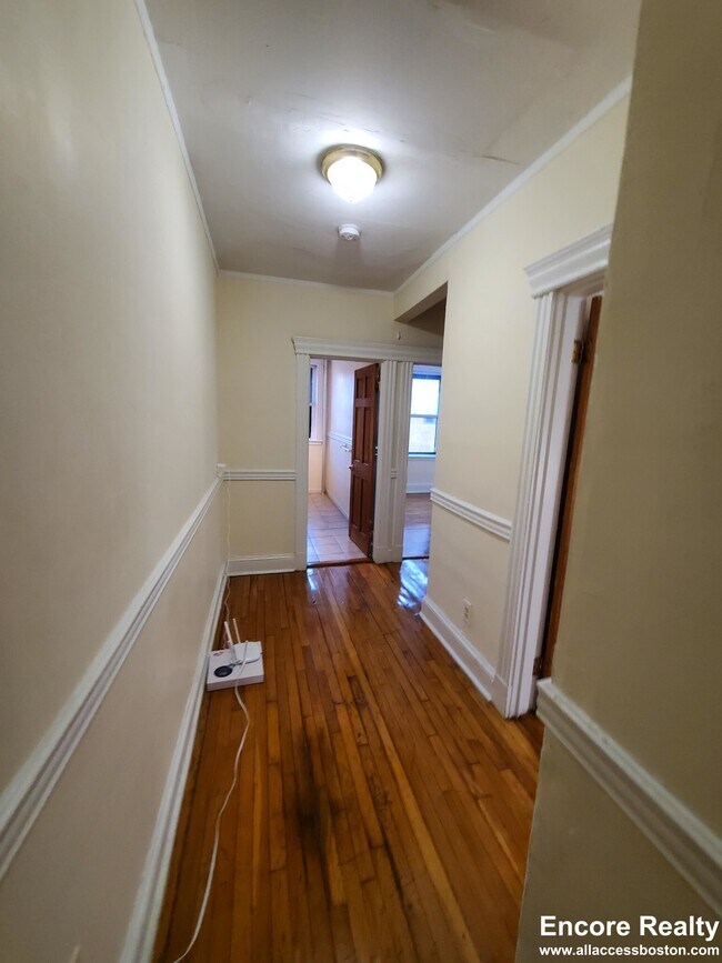 Building Photo - 364 Riverway