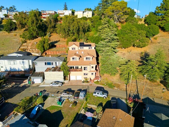 Building Photo - 9028 Burr St