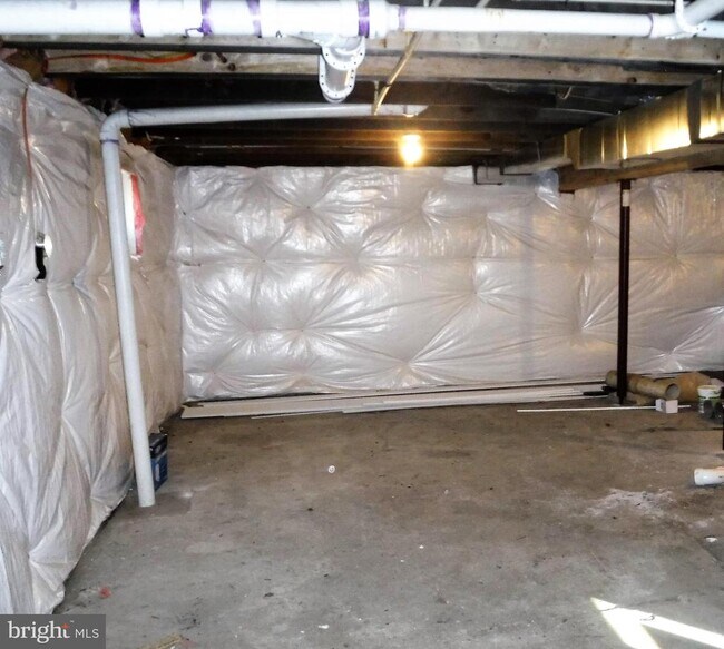 Building Photo - 756 Wiltshire Rd