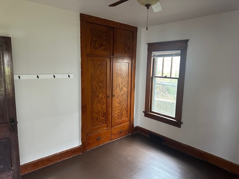 Bedroom 1 - 507 Niagara Ave