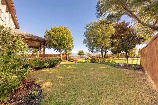 Building Photo - 810 Miramar Dr