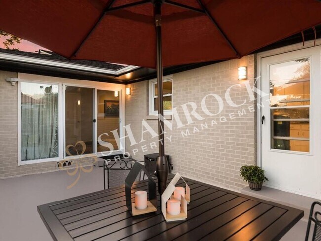 Building Photo - Beautifully Updated 3/2 Home in Prime Location