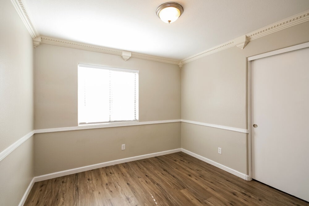 Building Photo - 15550 N Naegel Dr