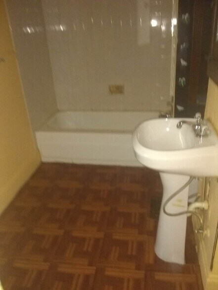 Building Photo - 4305 E 71st St