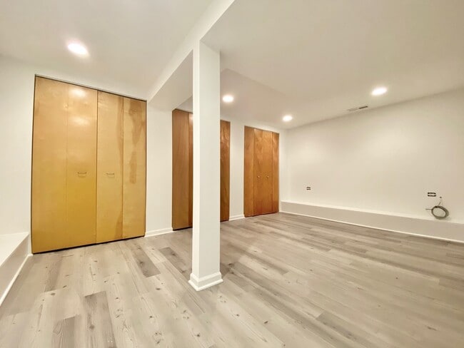 Building Photo - 1732 W 18th Pl