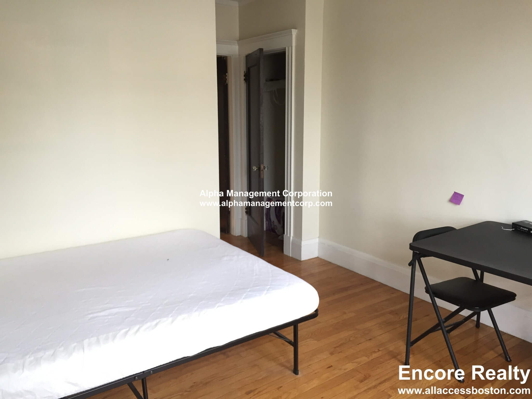 Building Photo - 349 Pleasant St