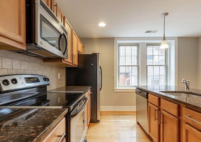 Building Photo - 2-Bed, 2-Bath Gem in Philadelphia's