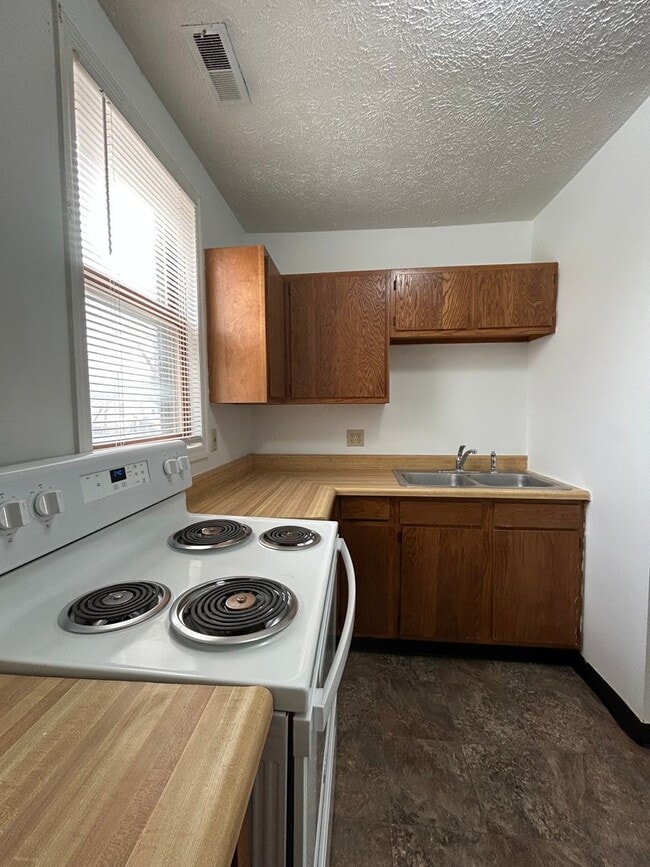 Building Photo - (1937 S 12th St)