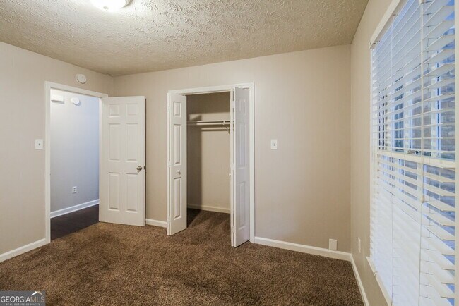 Building Photo - 1418 Hillside Pl SE