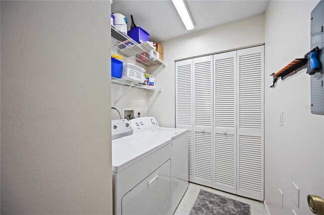 Building Photo - 4321 Longmeadow
