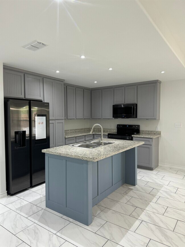 Building Photo - 2931 Rowan Dr