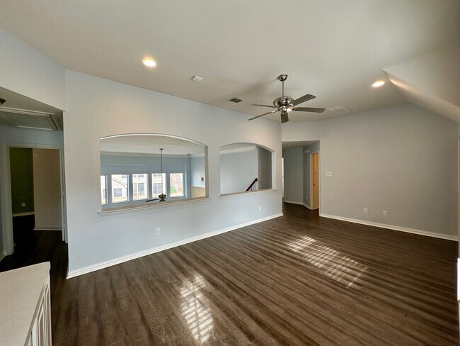 Building Photo - 928 Falcon Dr