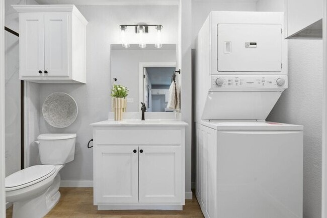 Building Photo - All Appliances Included! Lawn Care Included! Fully Remodeled 2/1/1 Broken Arrow!