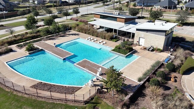 Building Photo - 31218 Pinebrook Falls Ln