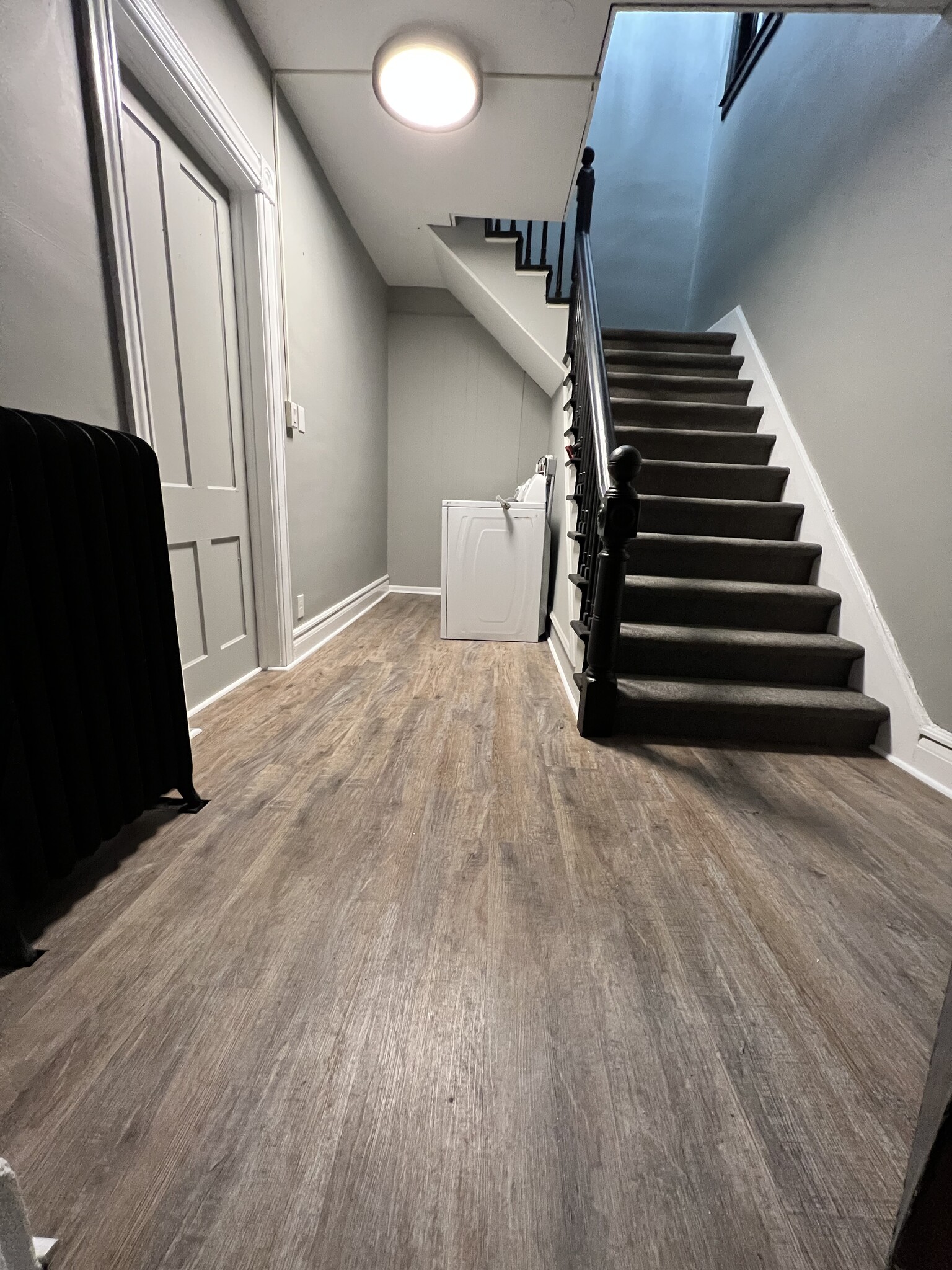 Entry way with washer and dryer hook ups - 425 Ellicott St