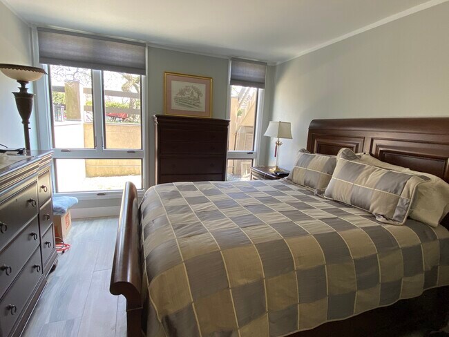 Building Photo - 7 Hughes Pl