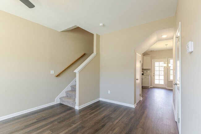 Building Photo - 353 Bordeaux Dr