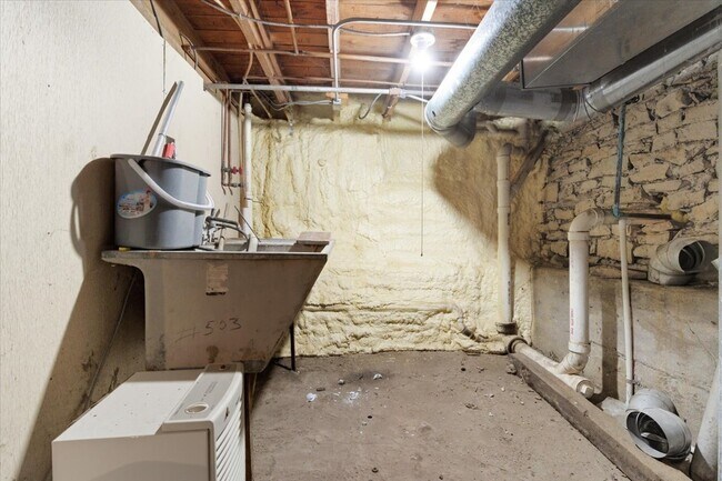 Building Photo - 69 E Grand Ave