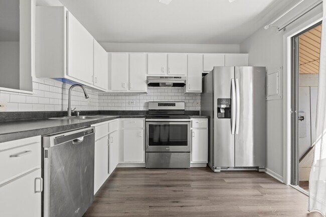 Building Photo - 201 N Waters Edge Dr