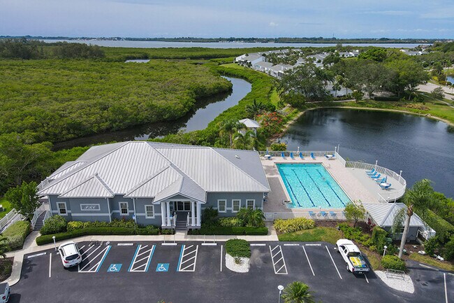 Building Photo - 513 Woodstork Cir
