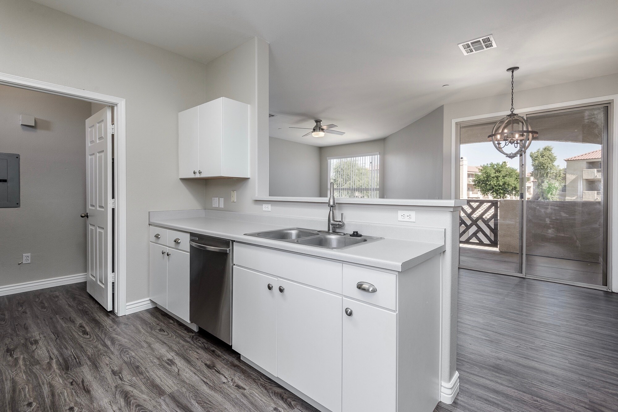 Building Photo - 9550 E Thunderbird Rd