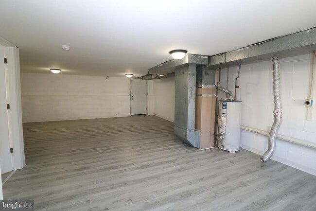 Building Photo - 14 Starboard Ct