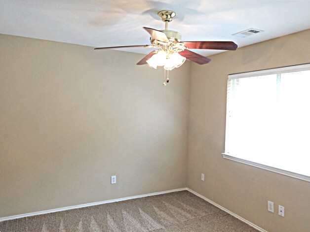 Building Photo - 817 Fox Hunt Trail