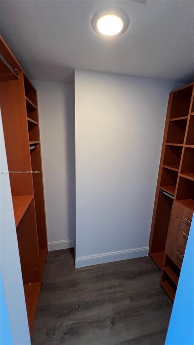 Building Photo - 2641 N Flamingo Rd