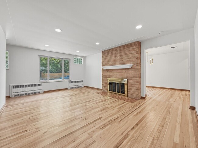 Building Photo - 1101 Locust St