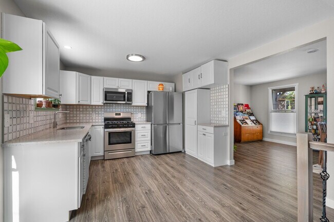 Building Photo - 15083 E 43rd Ave