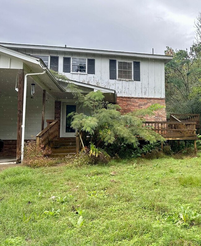 Building Photo - Available July 1st***Welcome to this charming 4-bedroom, 2-bathroom home located in the heart of ...