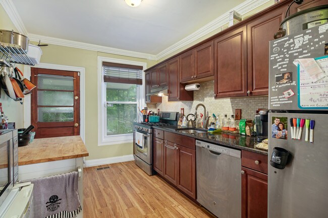 Building Photo - 147 Fountain St