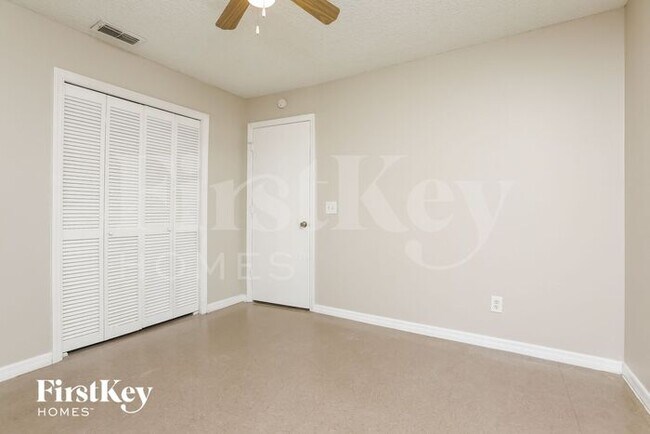 Building Photo - 2084 Everest St