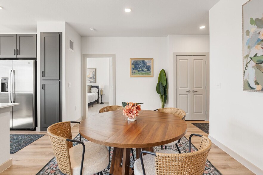 Building Photo - 1301 Leah Ave