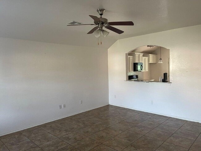 Building Photo - Newcastle Schools, great floor plan and neighborhood! New paint and carpet!