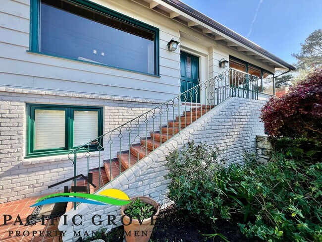 Building Photo - Lovely Ocean View Home Available early September 2026!