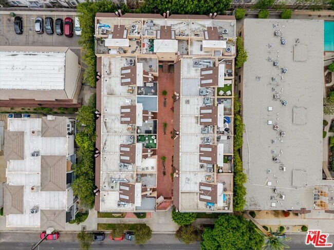 Building Photo - 5820 Yolanda Ave