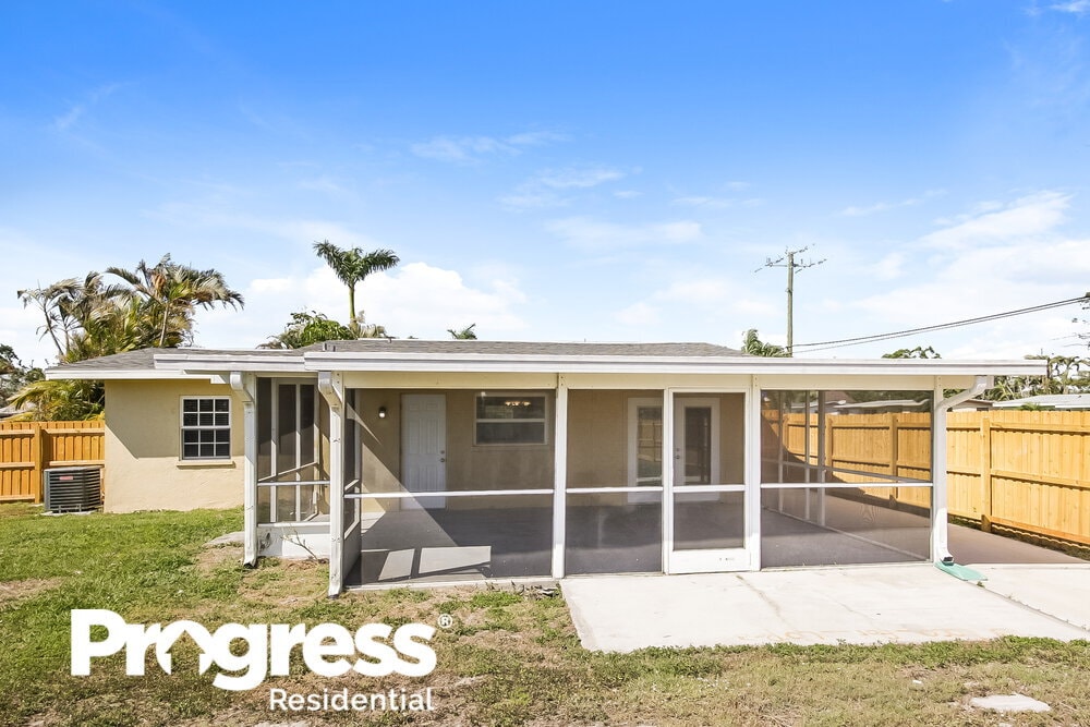 Building Photo - 5 Victoria Dr