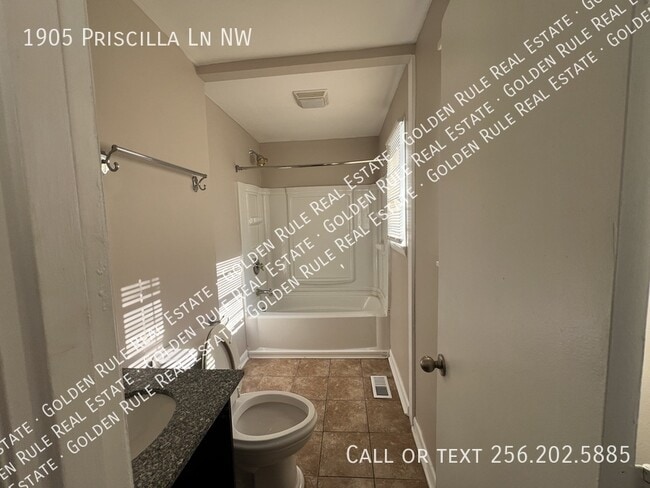 Building Photo - 1905 Priscilla Ln NW