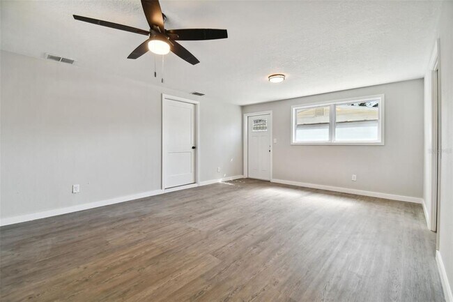 Building Photo - 535 W Palmeden Dr