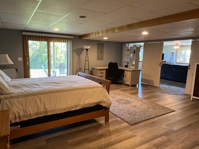 Building Photo - 62 Fiske Hill Rd